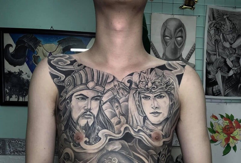 Hình xăm Gia Cát Lượng và Triệu Vân trước ngực