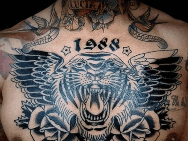 hình xăm hổ có cánh thể hiện sự bứt phá