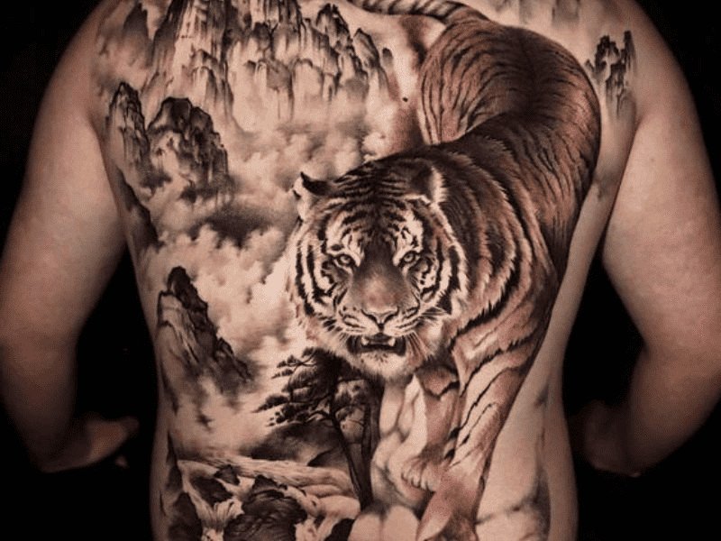 hình xăm hổ hạ sơn đầy uy lực