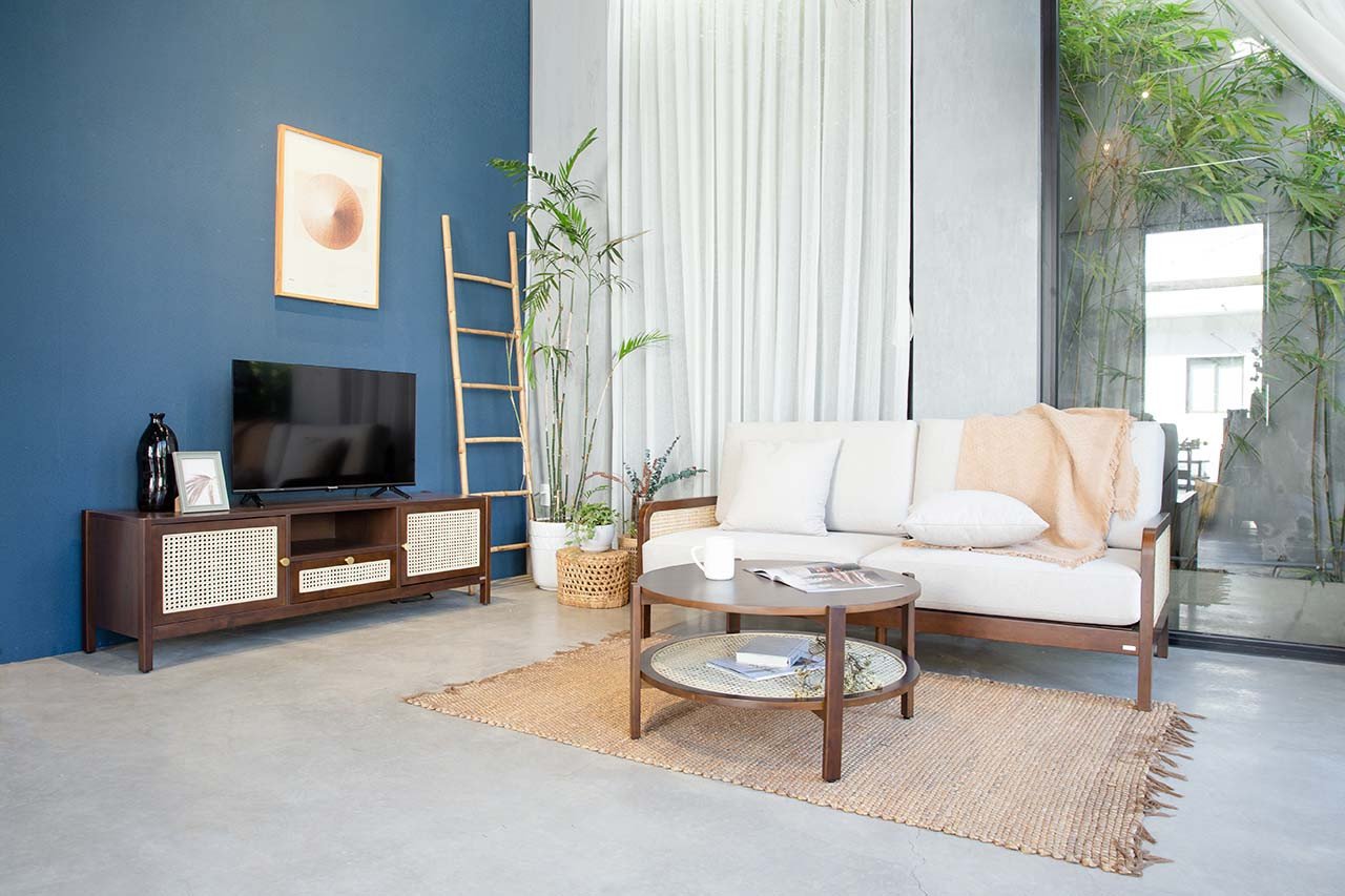 Kệ tivi gỗ hiện đại trong không gian phòng khách