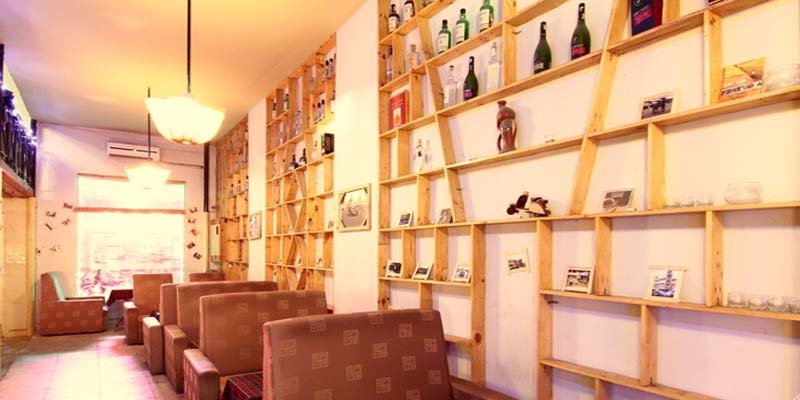 Kệ treo tường trang trí làm từ gỗ thông