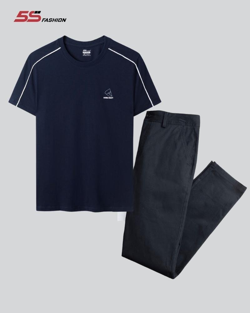 Kết hợp áo T-shirt màu đen với quần kaki dài