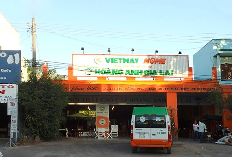 Không gian bên trong trung tâm nội thất Vietmay Home ở Phan Thiết