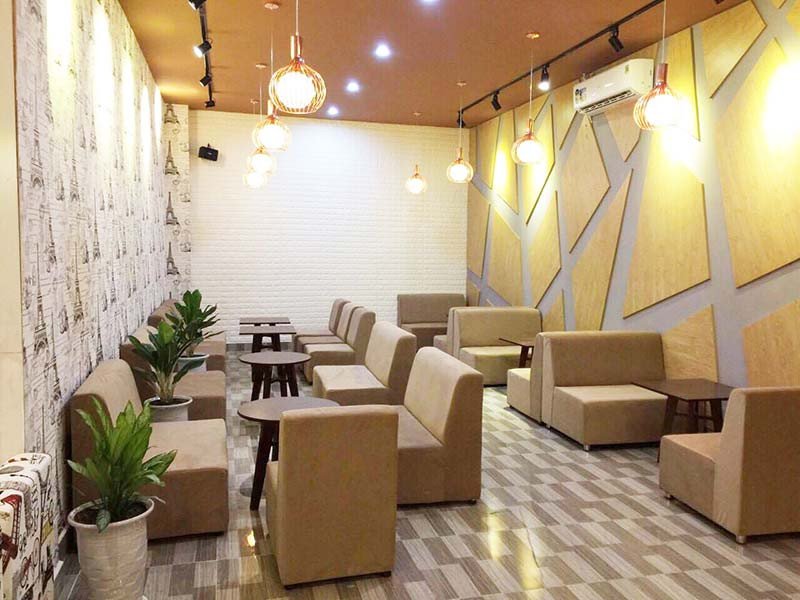 Không gian quán cafe thêm ấm cúng với ghế sofa