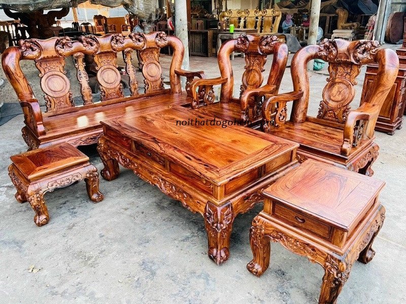 Làm mới bộ bàn ghế gỗ tại xưởng chuyên nghiệp