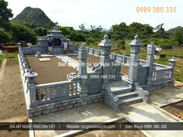 Lăng mộ đá đẹp hướng về hồ nước, mang lại sự an yên và vượng khí