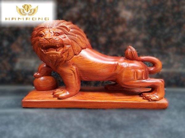 Lựa chọn tượng gỗ Sư Tử phù hợp với tuổi và mệnh gia chủ