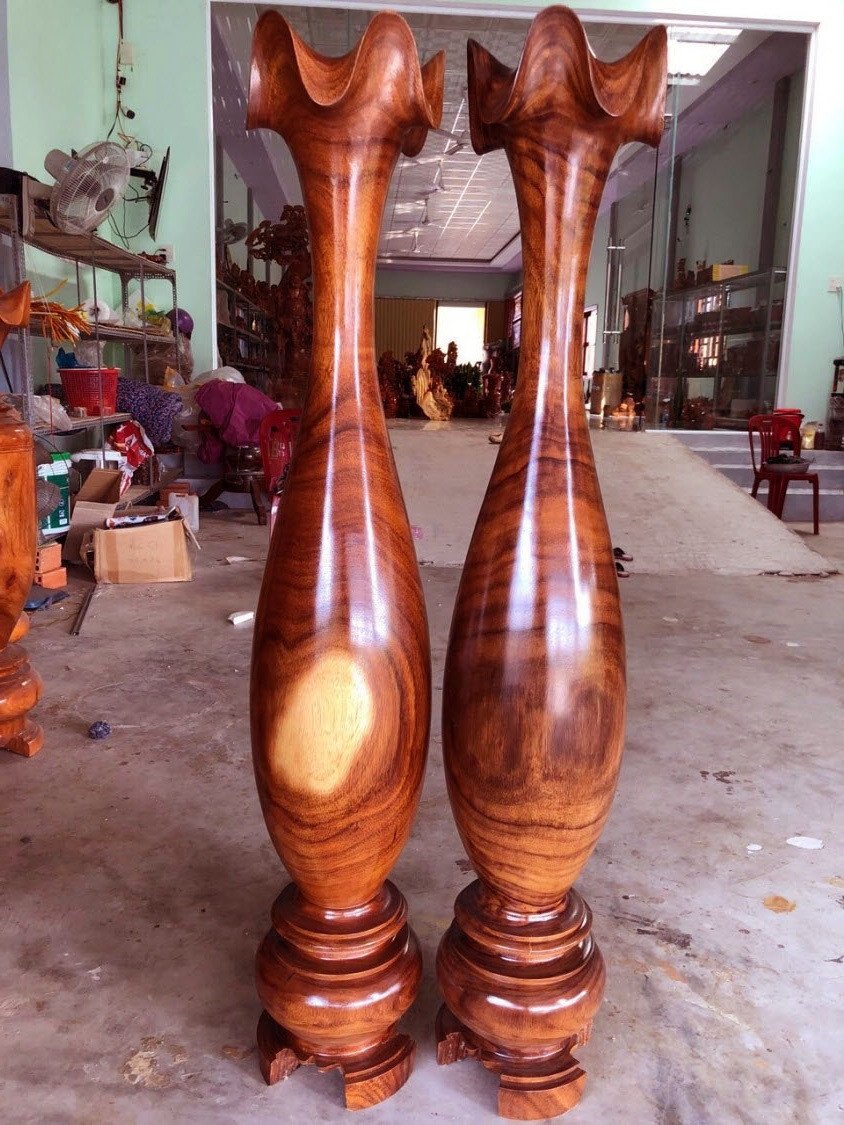 Lục bình bằng gỗ lim thể hiện sự sang trọng