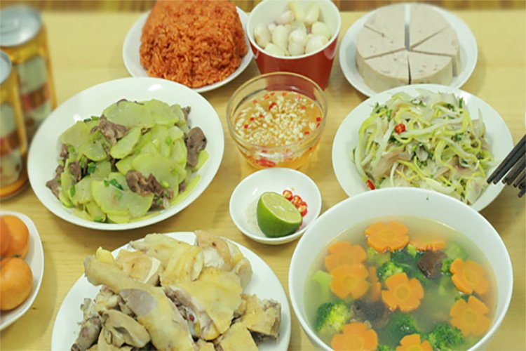 Mâm cỗ cúng Ông Công Ông Táo đơn giản với 7 món quen thuộc