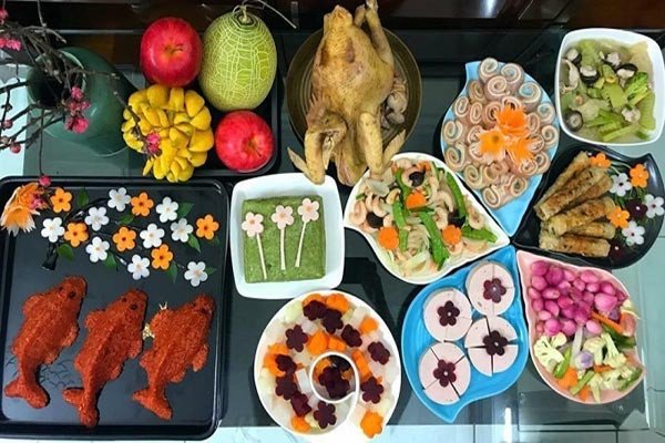Mâm cỗ cúng ông Táo truyền thống với các món ăn gia đình
