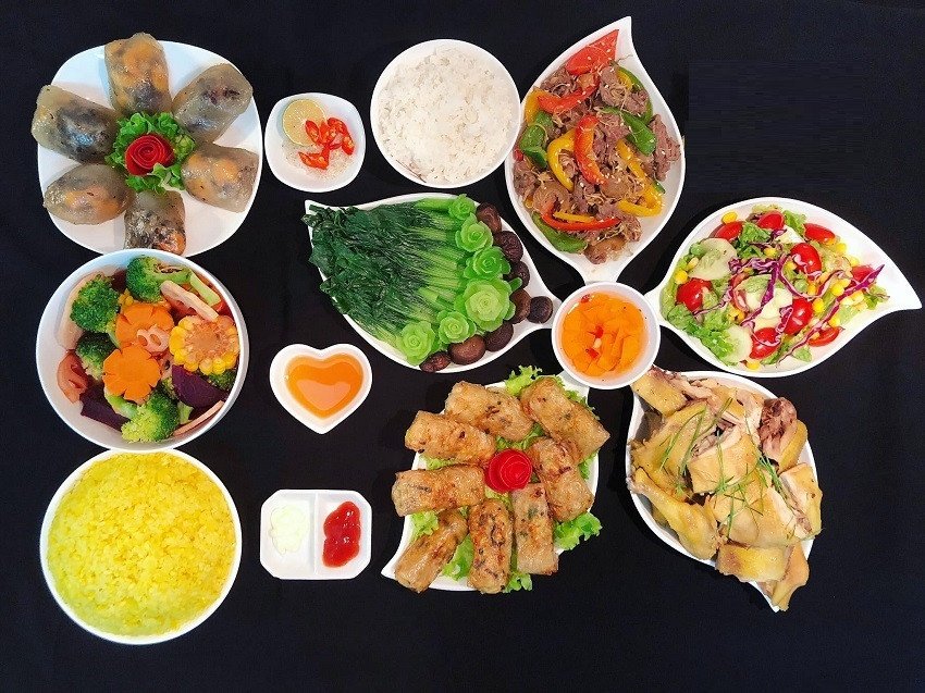 Mâm cỗ mặn truyền thống để cúng gia tiên Rằm tháng 7 tại nhà