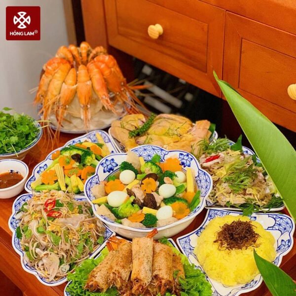 Mâm cỗ mặn truyền thống tươm tất dâng cúng Rằm tháng Giêng