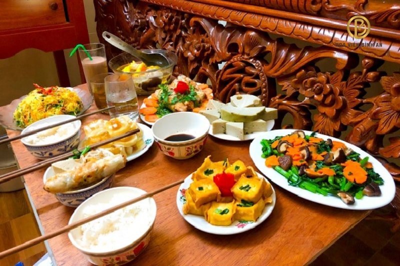 Mâm cơm cúng chay tịnh thể hiện lòng thành kính với vong linh