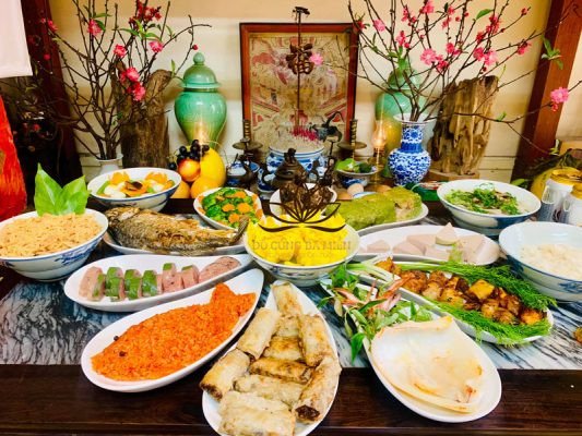 Mâm cúng giao thừa truyền thống với các lễ vật đầy đủ