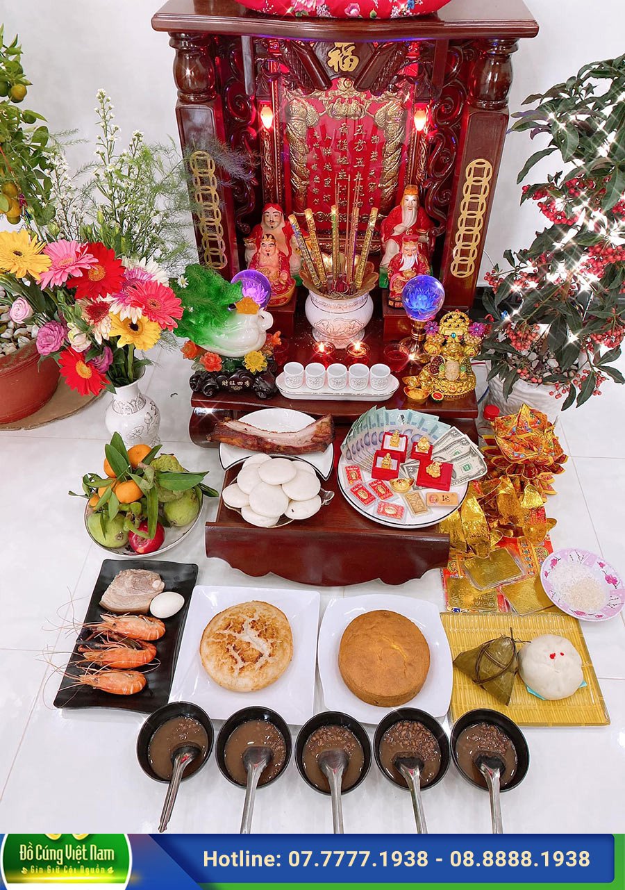 Mâm cúng thần tài thổ địa được sắp xếp trang trọng