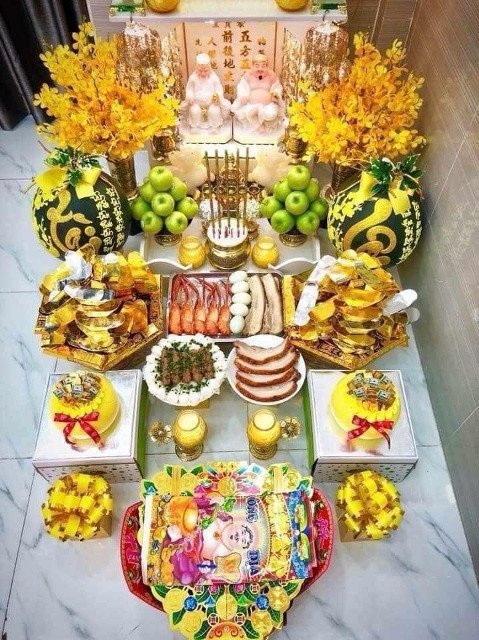 Mâm lễ vật cúng ông thần tài vào ngày vía Thần Tài đầy đủ và trang trọng.