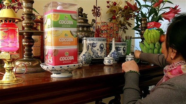 Mâm lễ vật trang trọng cho bài cúng rằm mùng 1 hàng tháng