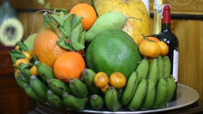 Mâm trái cây cúng ông Táo miền Trung đa dạng các loại quả theo mùa