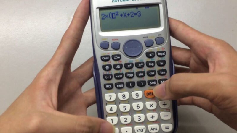 Màn hình máy tính Casio 570 hiển thị tổng số phần tử đã nhập, chuẩn bị cho việc tính tứ phân vị.