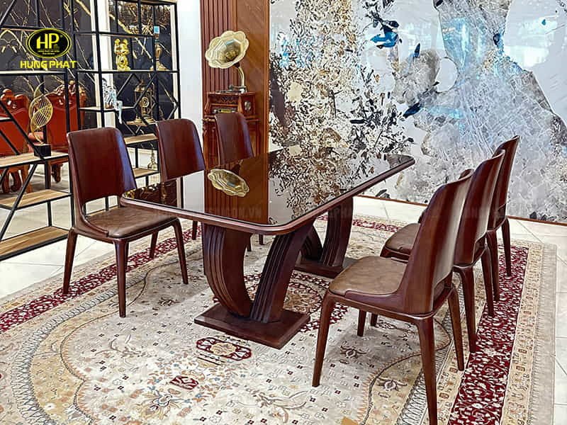 Mặt bàn kính cường lực của bộ bàn ăn gỗ sồi nhập khẩu