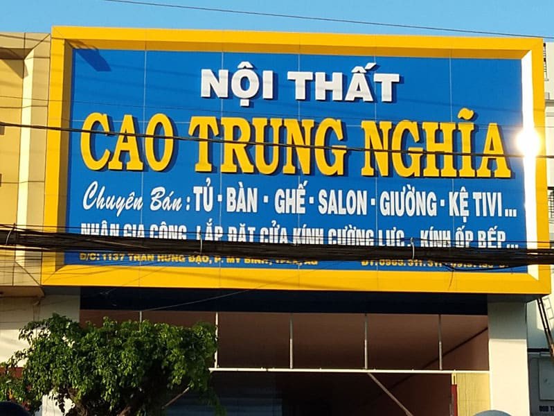 Mặt tiền cửa hàng nội thất Cao Trung Nghĩa Long Xuyên