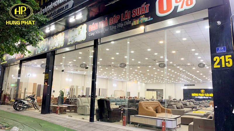 Mặt tiền showroom nội thất lớn tại Biên Hòa.