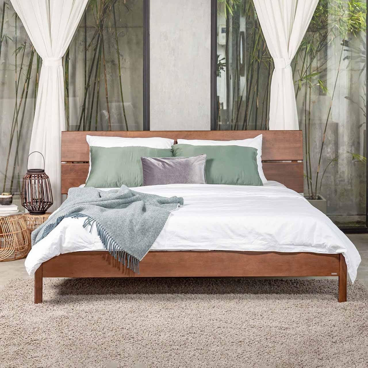 Mẫu giường ngủ gỗ tràm VLINE có chân vững chắc