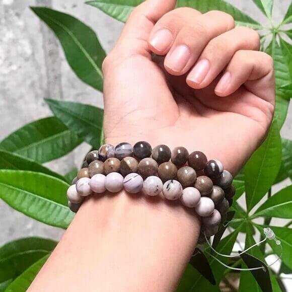 Mẫu gỗ hóa ngọc đa sắc với vân gỗ tự nhiên tuyệt đẹp thể hiện quá trình hóa thạch kỳ diệu