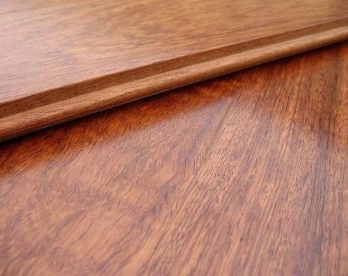 Mẫu Gỗ Sồi Đỏ với tông màu nâu đỏ đặc trưng