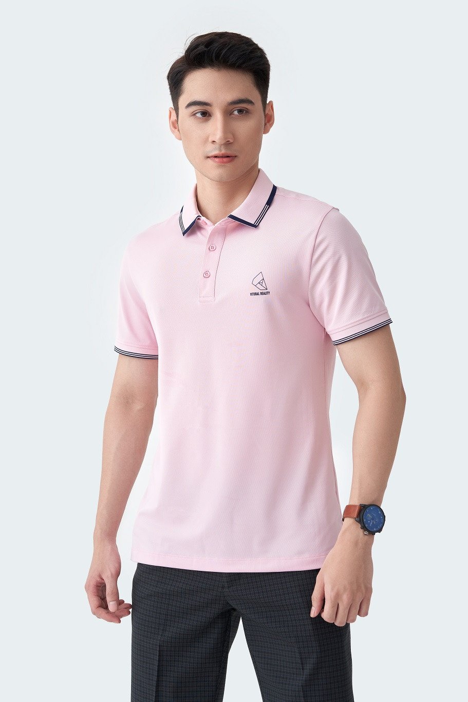 Màu hồng nhẹ nhàng, thuộc hành Hỏa, tượng trưng cho tình yêu và sự hài hòa cho người Bính Dần 1986.