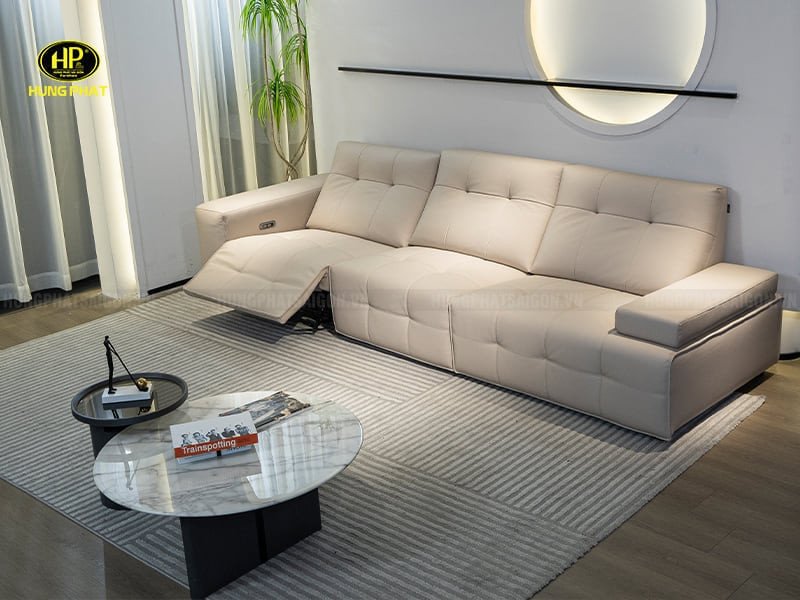 Mẫu sofa da bò Ý cao cấp GC-8010 trưng bày trong không gian phòng khách