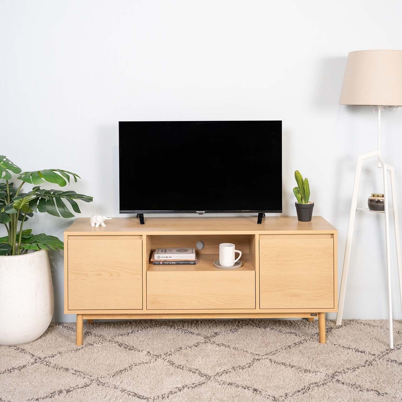 Mẫu tủ kệ tivi gỗ kích thước 1m6 cho phòng vừa