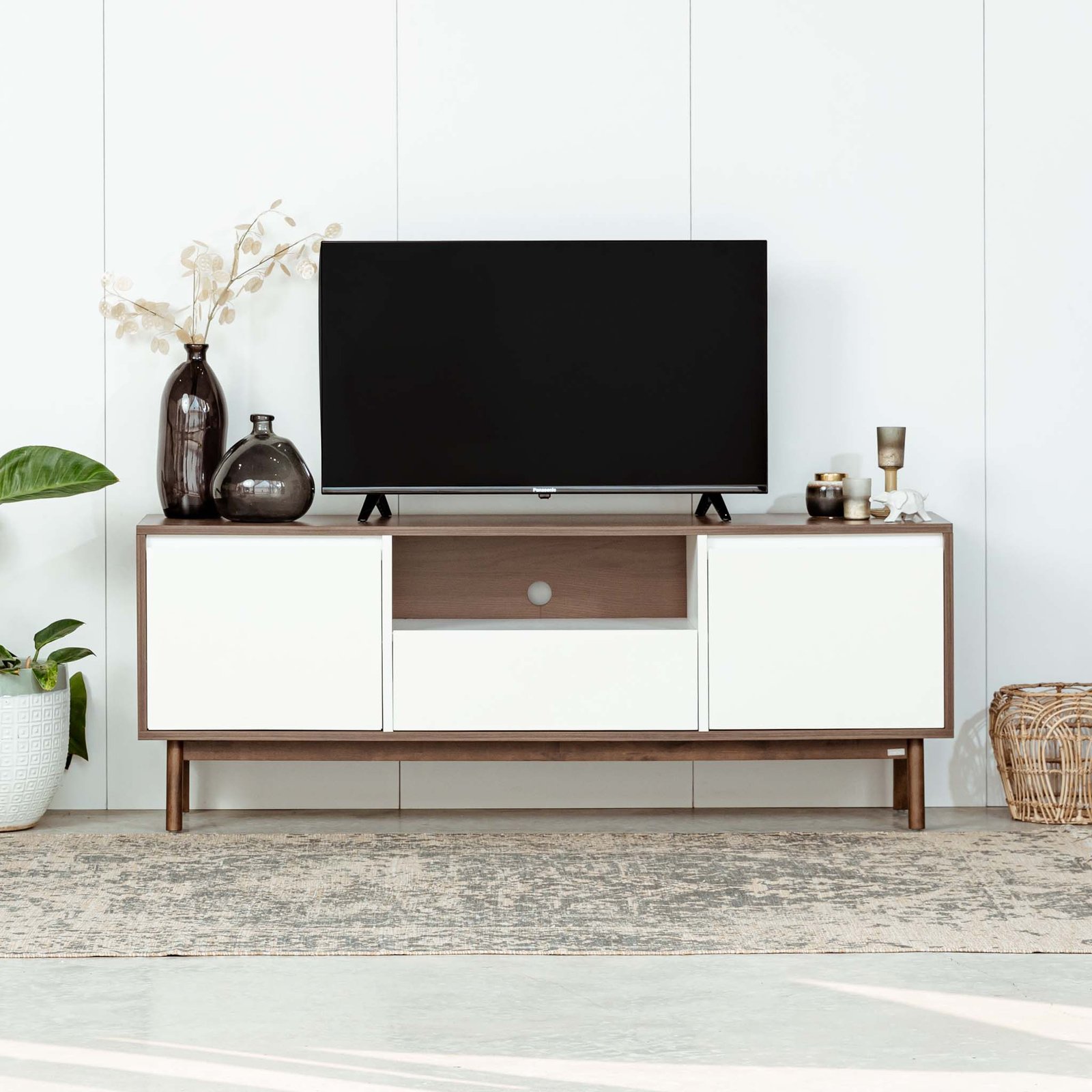 Mẫu tủ kệ tivi gỗ sồi thiết kế tối giản