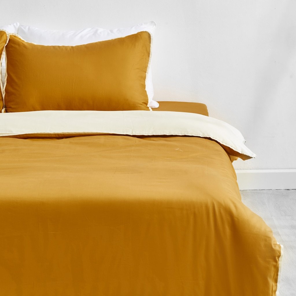 Màu vàng đậm của chăn ga gối giúp tăng cường vận khí cho người sinh năm 1984 mệnh gì hợp màu gì