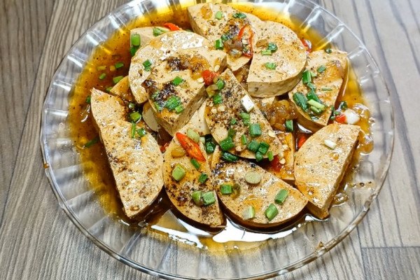 Món chả chay kho với tiêu xanh