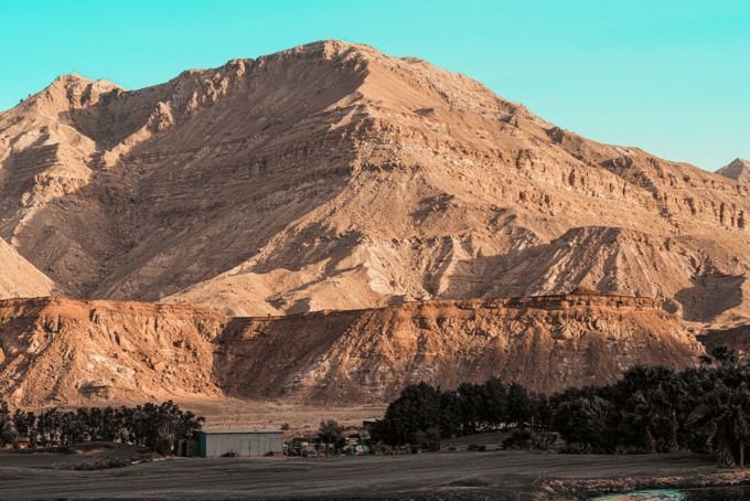 Nam giới sinh năm 2004 cung Khôn Thổ, tìm hiểu mệnh hợp màu gì