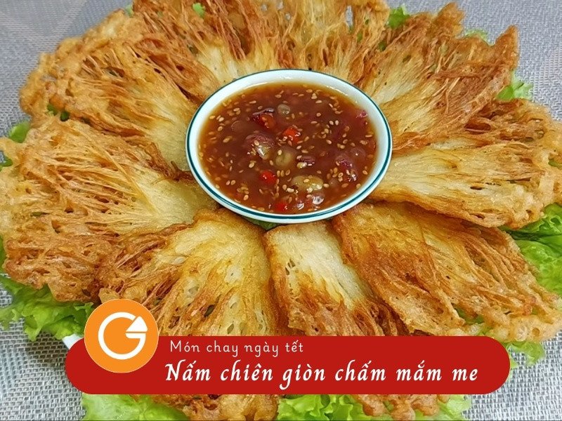 Nấm kim châm chiên giòn ăn kèm xà lách và mắm me