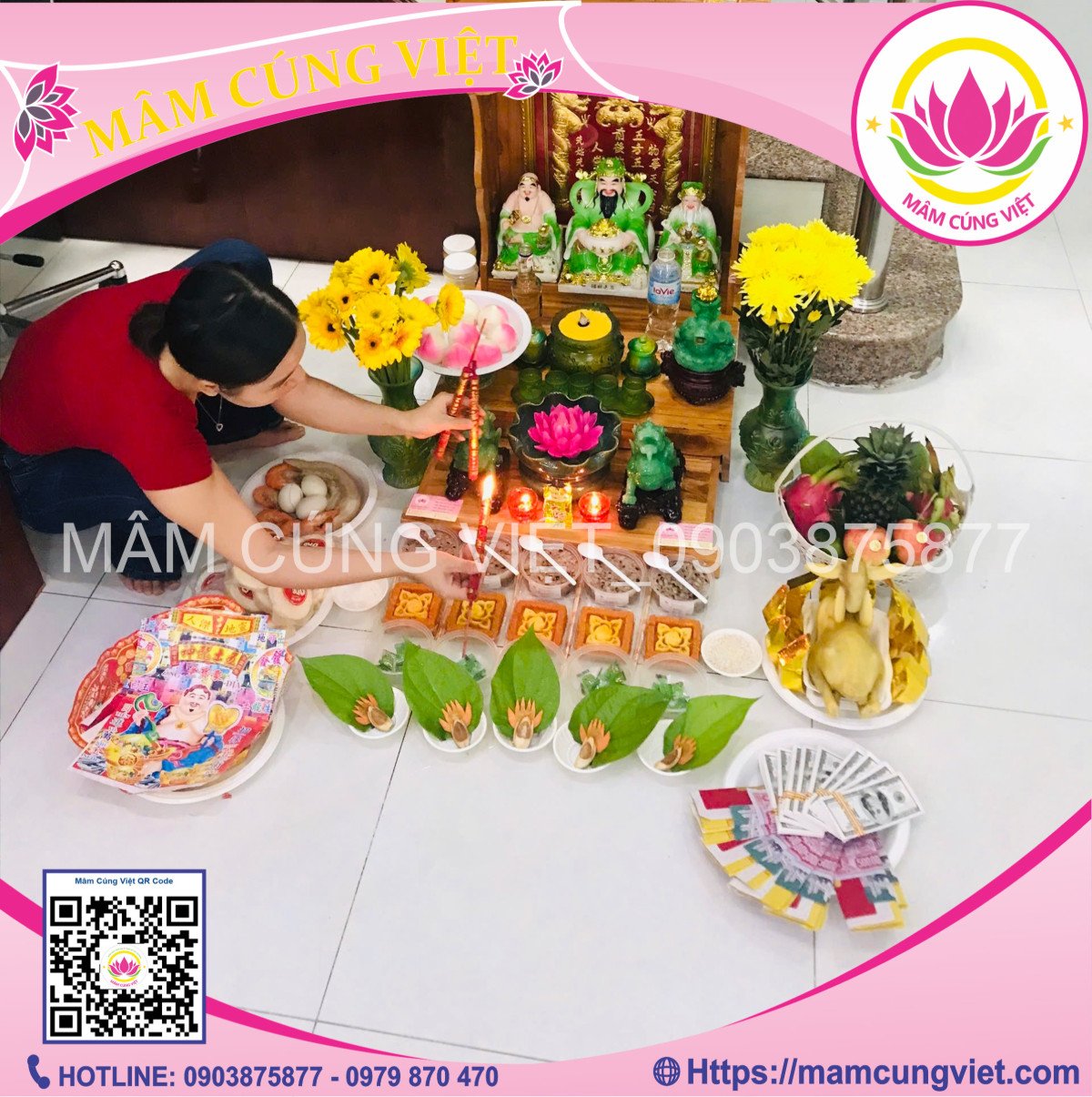Nghi thức cúng Thần Tài mùng 10 hàng tháng với các chén nước và nhang trầm