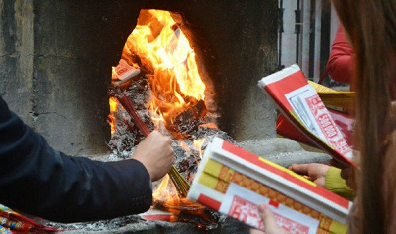 Nghi thức hóa vàng mã sau khi sắm lễ cúng giỗ thường