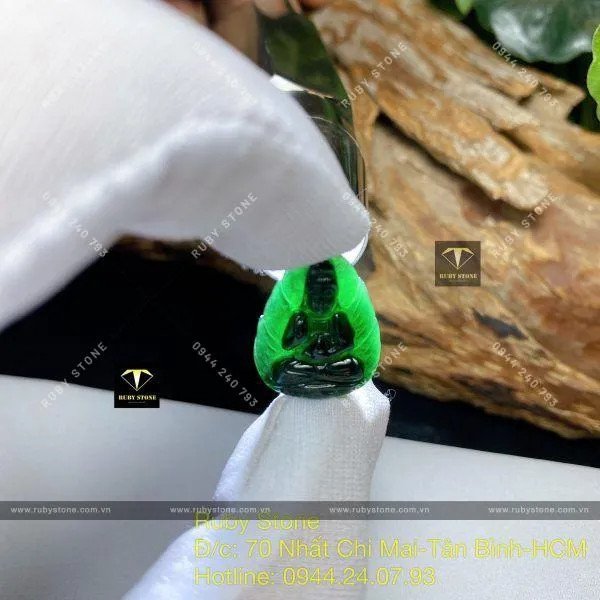 Ngọc Mực Dục tỏa sáng khi thông đèn