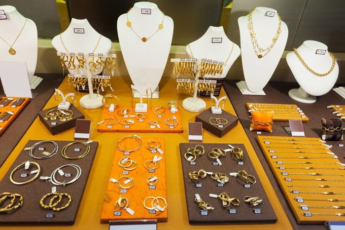 Người sinh năm 1984 hợp với các ngành nghề kinh doanh vàng bạc, trang sức đá quý thuộc hành Kim