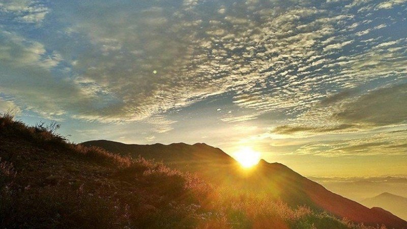 Người sinh năm 1994 thuộc tuổi Giáp Tuất, mệnh Sơn Đầu Hỏa trong ngũ hành phong thủy.