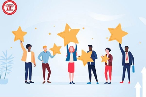 Người tự đánh giá bản thân trong công việc bằng cách viết