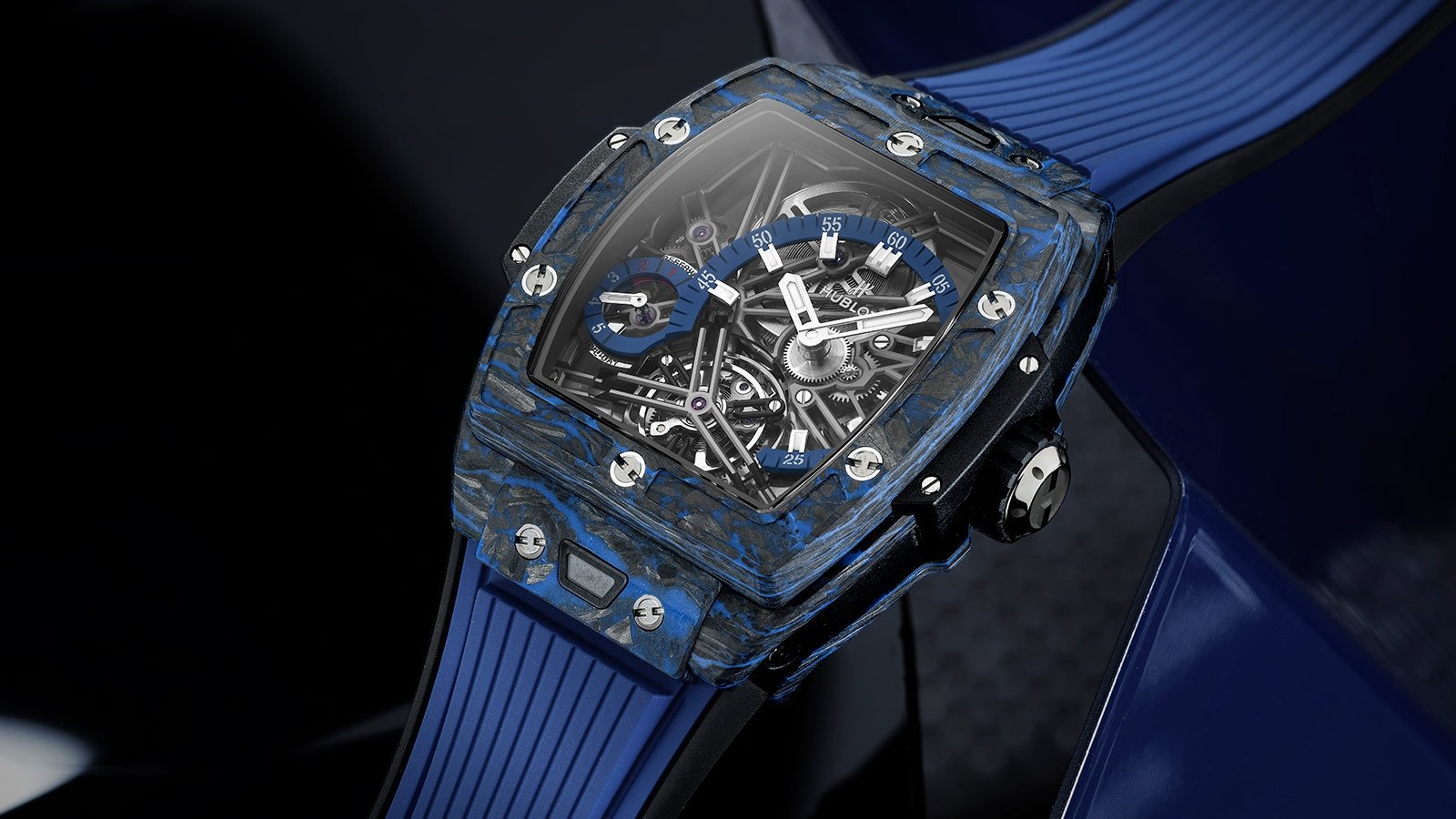 Người tuổi Nhâm Tý đeo đồng hồ màu xanh