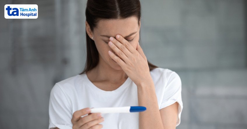 Nhiều trường hợp sai kết quả que thử thai khiến chị em lầm tưởng thai không bám tử cung để làm tổ