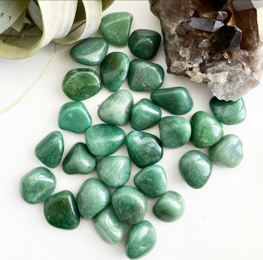 Những người mệnh Mộc và Hỏa thích hợp với đá Aventurine
