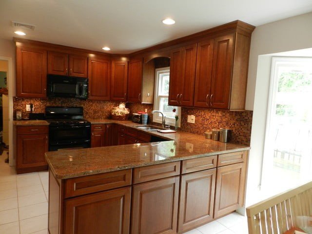 Nội thất bếp làm từ gỗ gõ đỏ