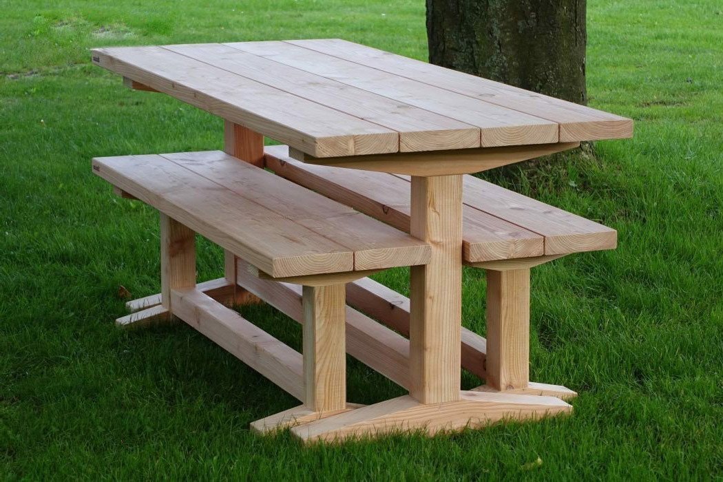 Nội thất ngoài trời làm từ Gỗ Tần Bì dễ bị ảnh hưởng bởi thời tiết