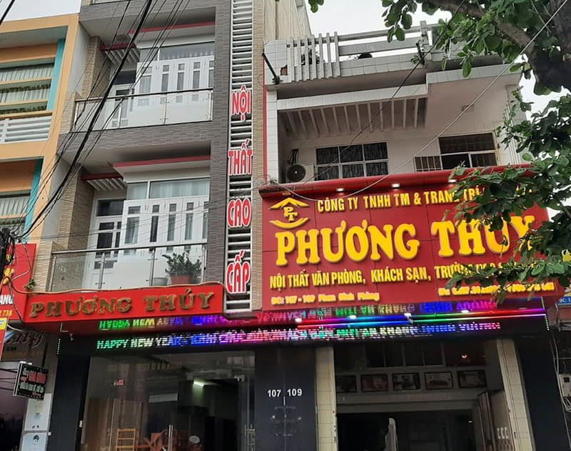 Nội thất phòng khách tại cửa hàng Phương Thủy