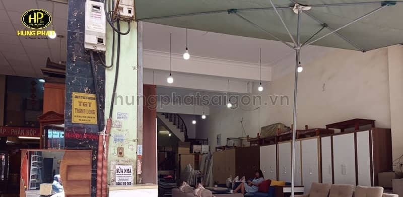 Nội thất phòng khách trưng bày trong cửa hàng tại Thủ Đức